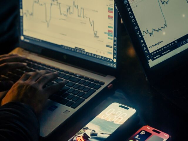 Why choose MDOB Industry - team at work